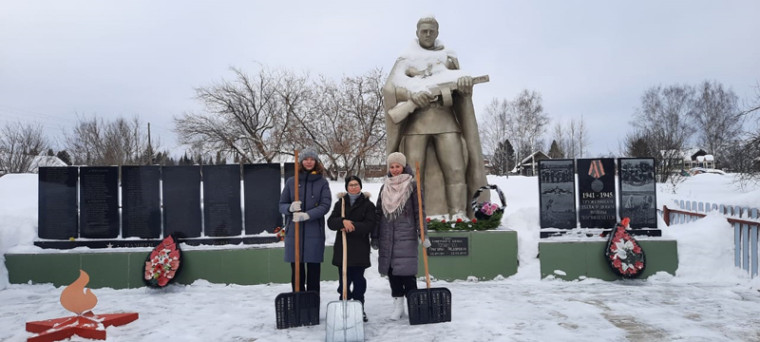 Традиционная акция &quot;Чистый памятник&quot;.