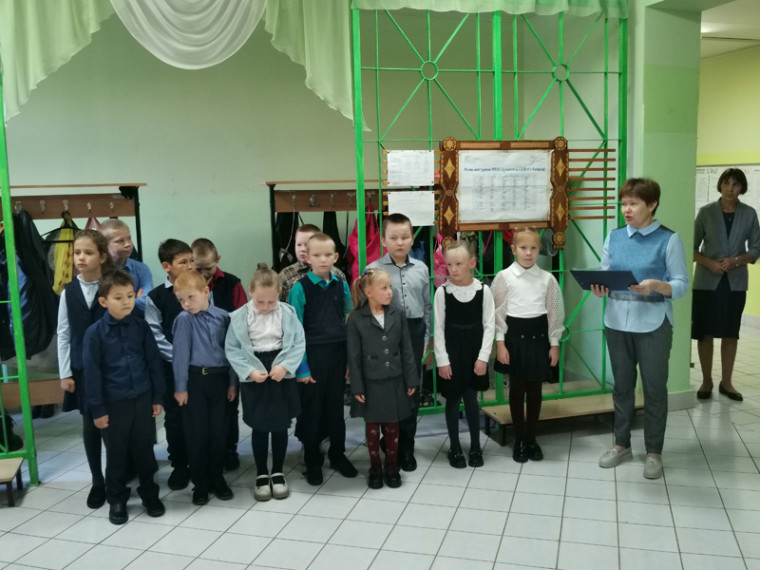 Общешкольные линейки.
